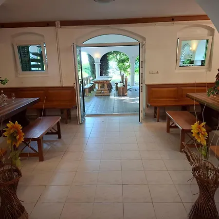 Oda ve Kahvaltı Zolka Vendeghaz 3*